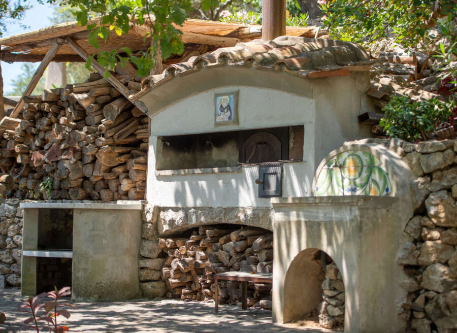 Wood-fired oven